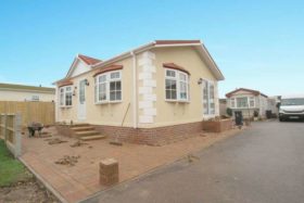 2 bedroom Detached f...